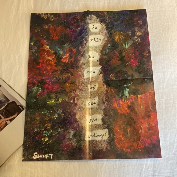 RARE Taylor Swift Reputation Deluxe Book Volume 2 with Poster, Collector’s Item - Picture 8 of 9